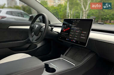 Седан Tesla Model 3 2021 в 