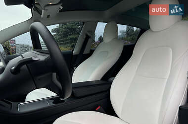 Седан Tesla Model 3 2021 в 