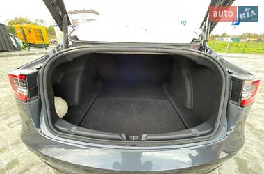 Седан Tesla Model 3 2021 в 