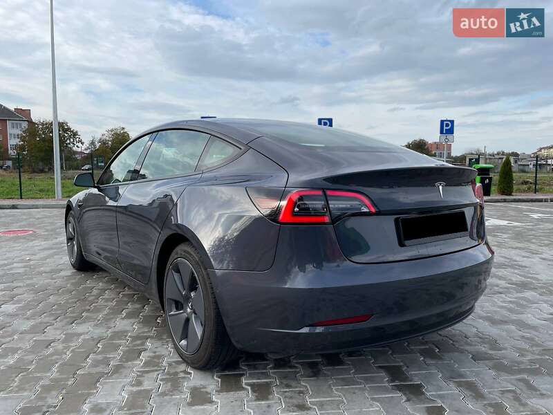 Седан Tesla Model 3 2021 в 