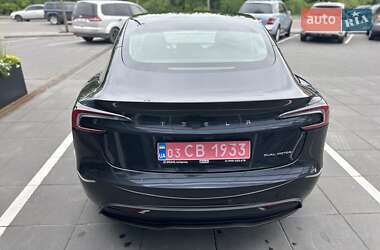 Седан Tesla Model 3 2024 в 