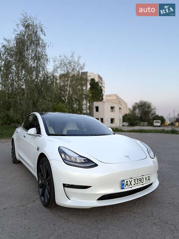 Седан Tesla Model 3 2019 в 
