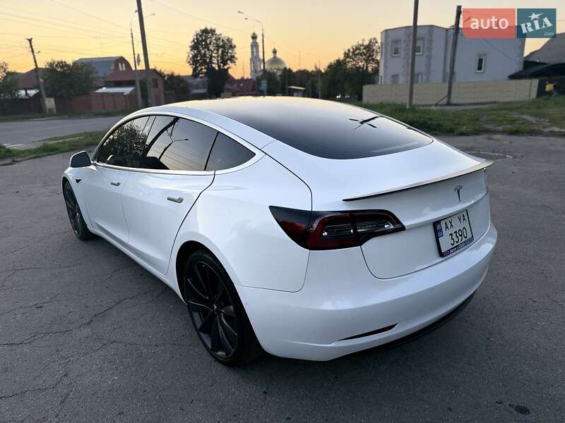 Седан Tesla Model 3 2019 в Києві