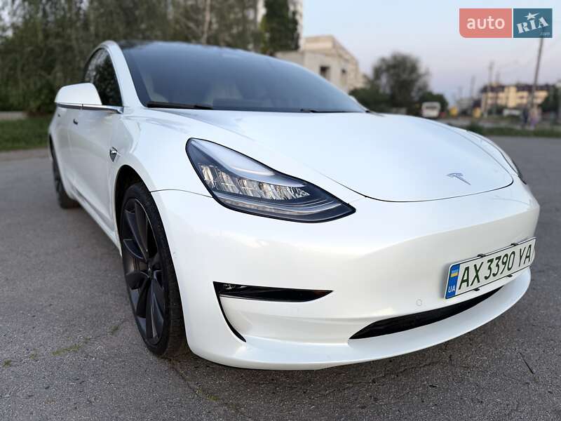 Седан Tesla Model 3 2019 в Києві