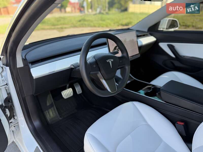 Седан Tesla Model 3 2019 в Києві
