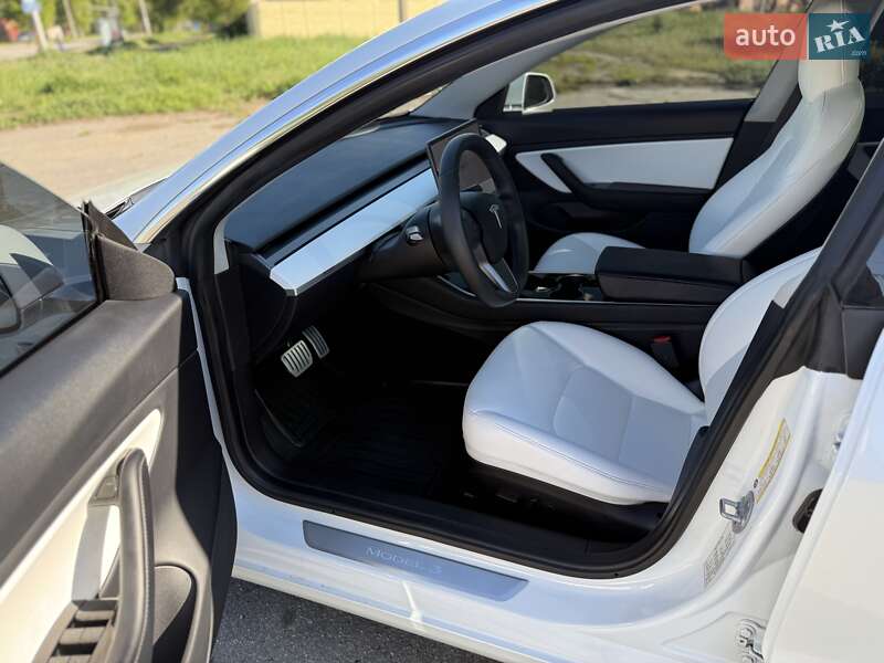 Седан Tesla Model 3 2019 в Києві