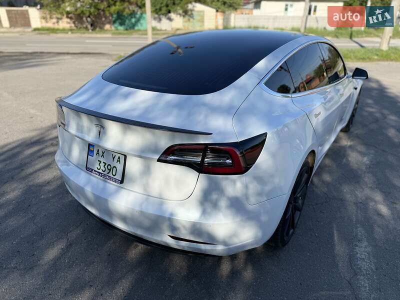 Седан Tesla Model 3 2019 в Києві