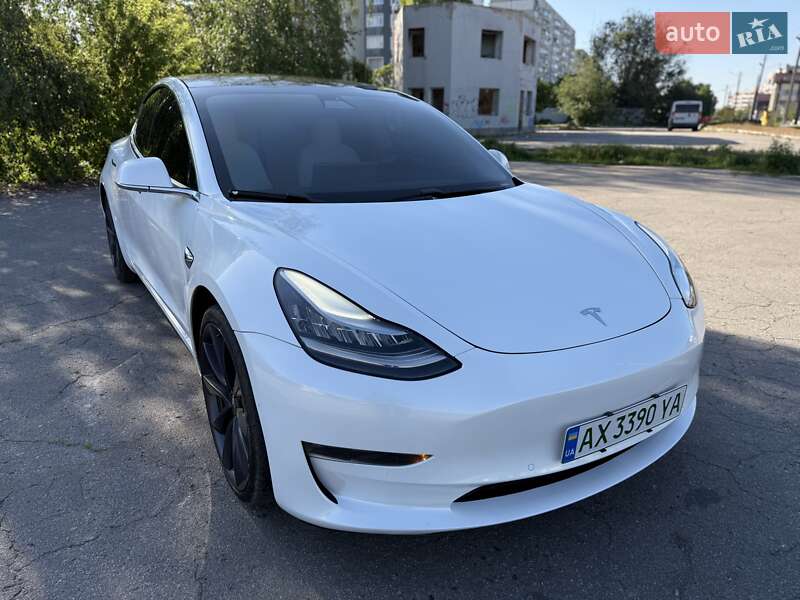 Седан Tesla Model 3 2019 в Києві