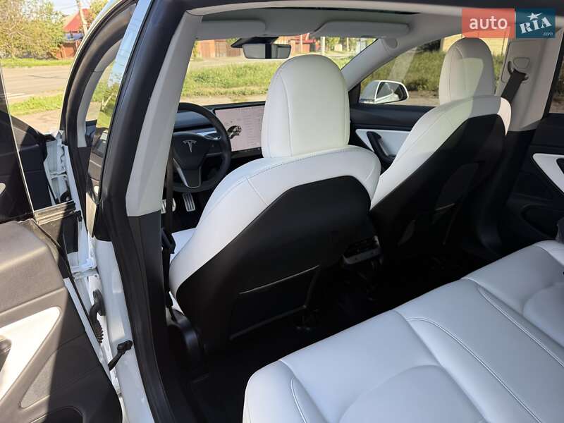 Седан Tesla Model 3 2019 в Києві
