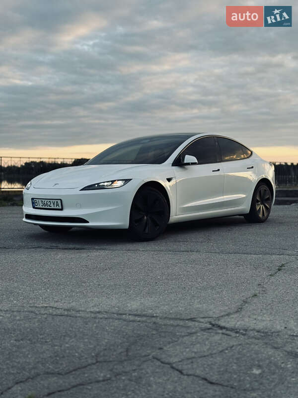 Седан Tesla Model 3 2024 в 