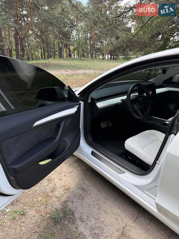 Седан Tesla Model 3 2023 в Днепре