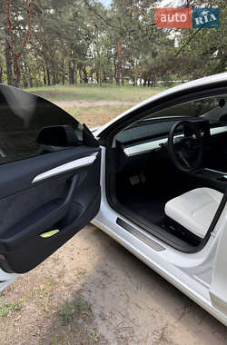 Седан Tesla Model 3 2023 в 