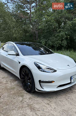 Седан Tesla Model 3 2023 в 