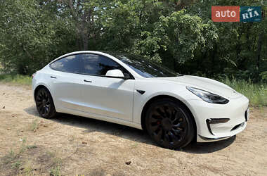 Седан Tesla Model 3 2023 в 