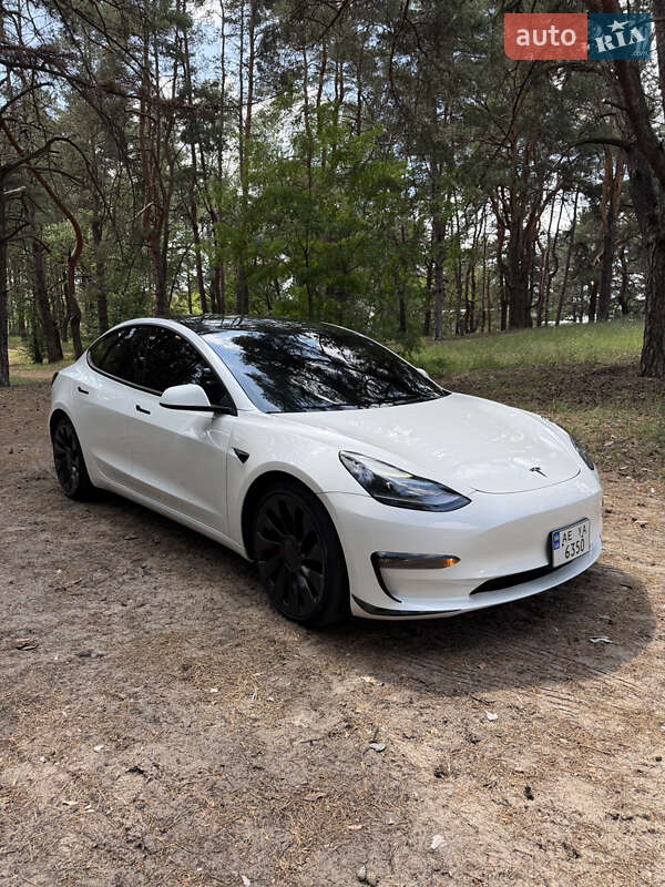 Седан Tesla Model 3 2023 в Днепре