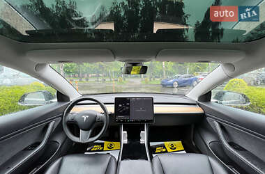 Седан Tesla Model 3 2020 в 