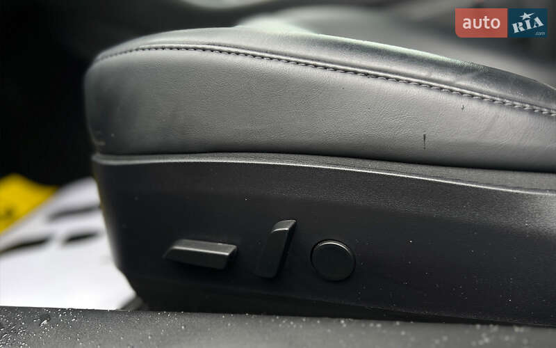 Седан Tesla Model 3 2020 в Львове