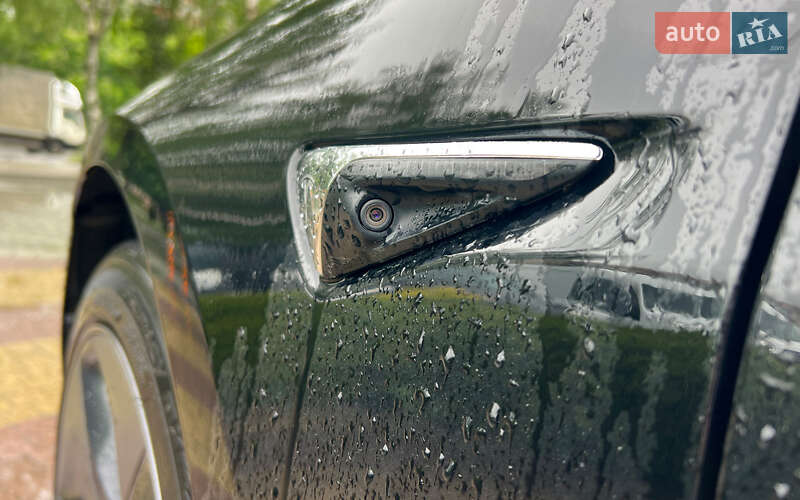 Седан Tesla Model 3 2020 в Львове