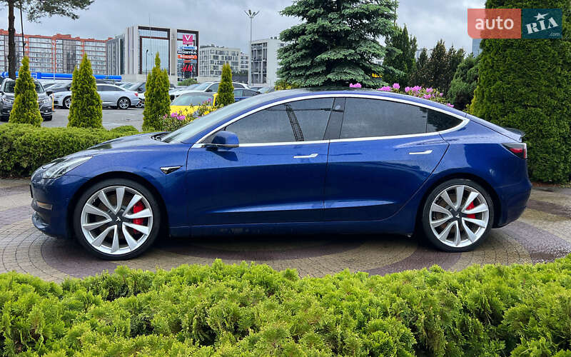 Седан Tesla Model 3 2019 в Львові