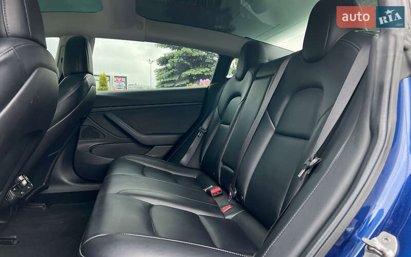 Седан Tesla Model 3 2019 в Львові