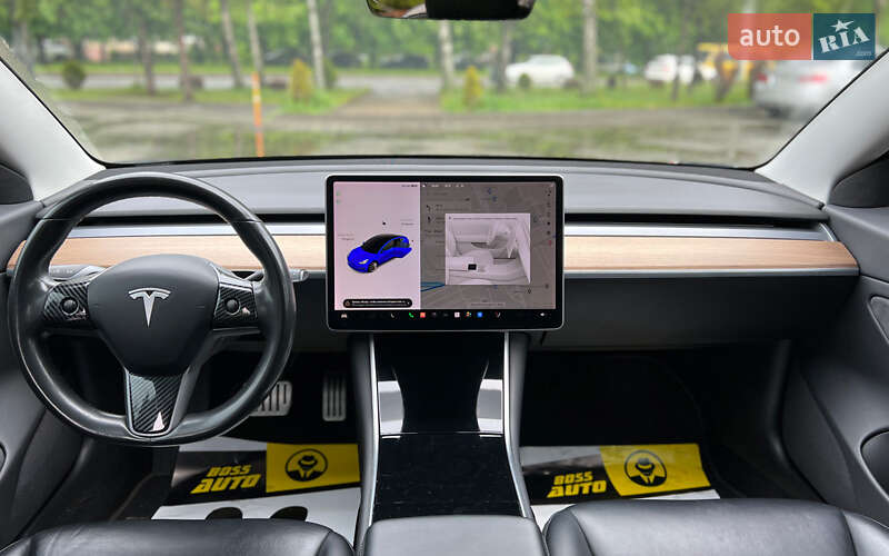 Седан Tesla Model 3 2019 в Львові