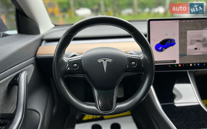 Седан Tesla Model 3 2019 в Львові