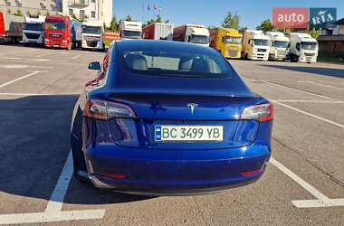 Седан Tesla Model 3 2022 в 