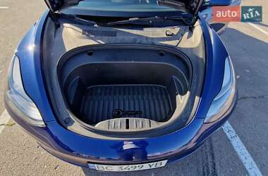 Седан Tesla Model 3 2022 в 