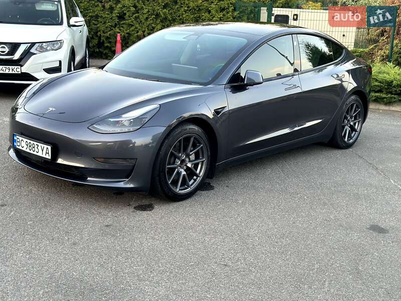 Седан Tesla Model 3 2021 в 