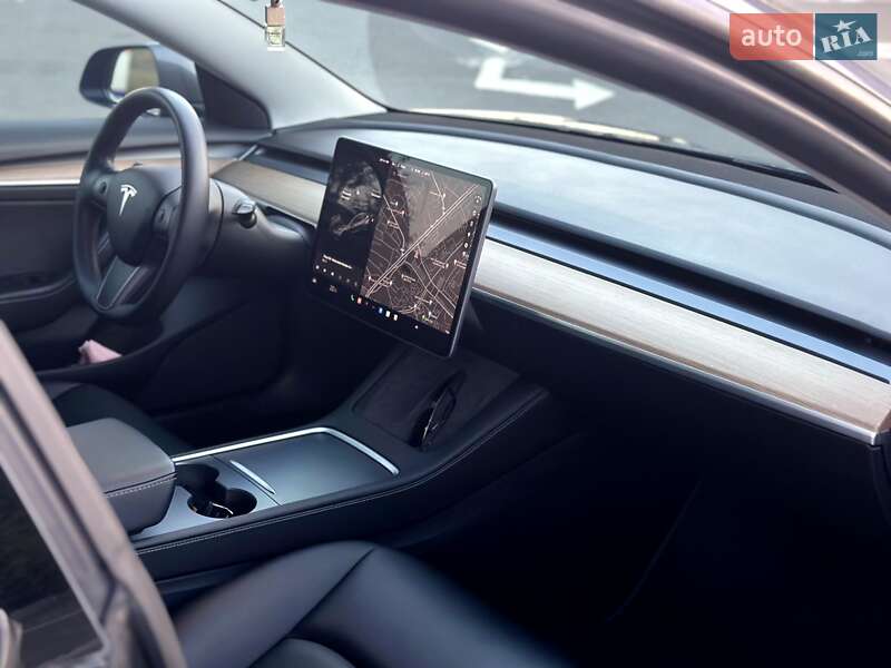 Седан Tesla Model 3 2021 в Києві