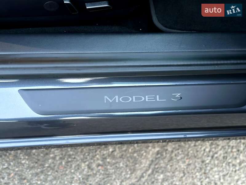 Седан Tesla Model 3 2021 в Києві