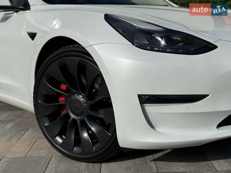 Седан Tesla Model 3 2022 в Киеве