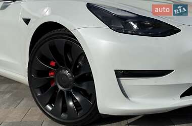 Седан Tesla Model 3 2022 в 
