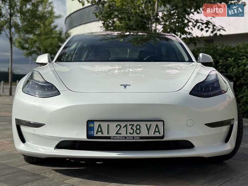 Седан Tesla Model 3 2022 в Киеве