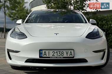 Седан Tesla Model 3 2022 в 