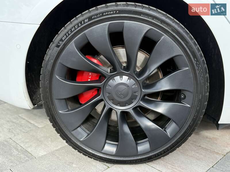 Седан Tesla Model 3 2022 в Киеве
