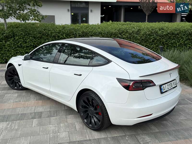 Седан Tesla Model 3 2022 в Киеве
