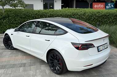 Седан Tesla Model 3 2022 в 