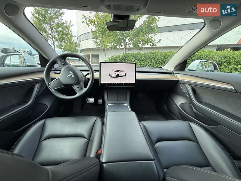 Седан Tesla Model 3 2022 в Киеве