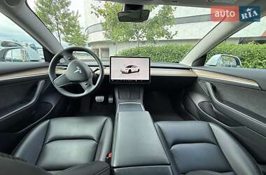 Седан Tesla Model 3 2022 в 