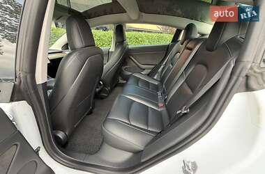 Седан Tesla Model 3 2022 в 