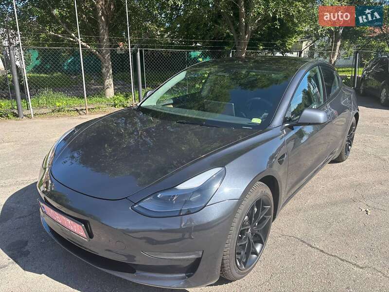 Седан Tesla Model 3 2023 в 