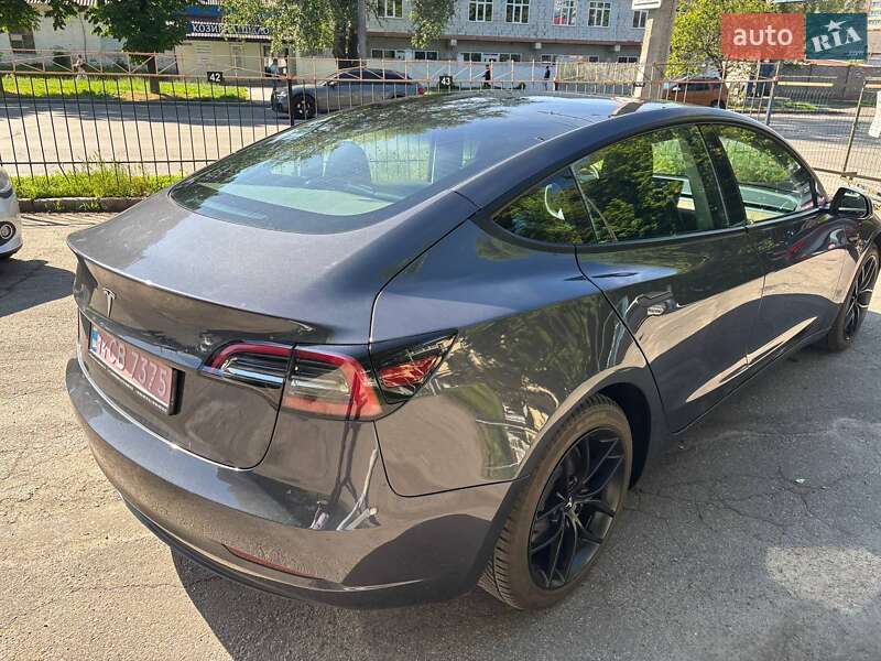 Седан Tesla Model 3 2023 в Полтаві
