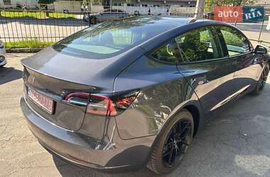 Седан Tesla Model 3 2023 в 