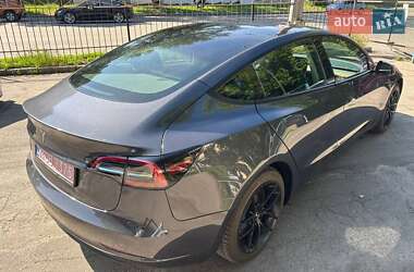 Седан Tesla Model 3 2023 в 