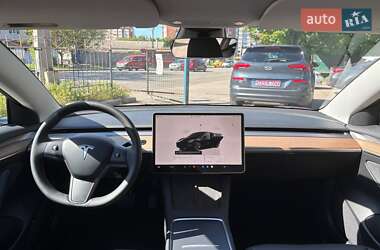 Седан Tesla Model 3 2023 в 