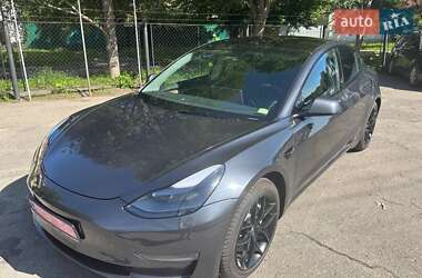Седан Tesla Model 3 2023 в 