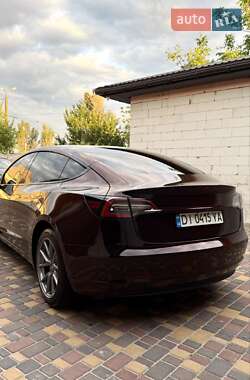 Седан Tesla Model 3 2022 в 