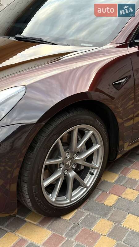 Седан Tesla Model 3 2022 в 