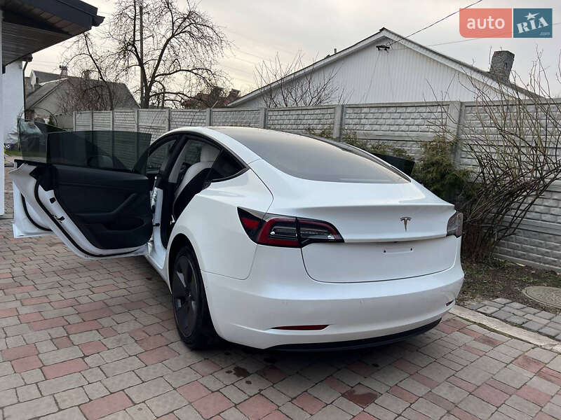 Седан Tesla Model 3 2021 в Киеве